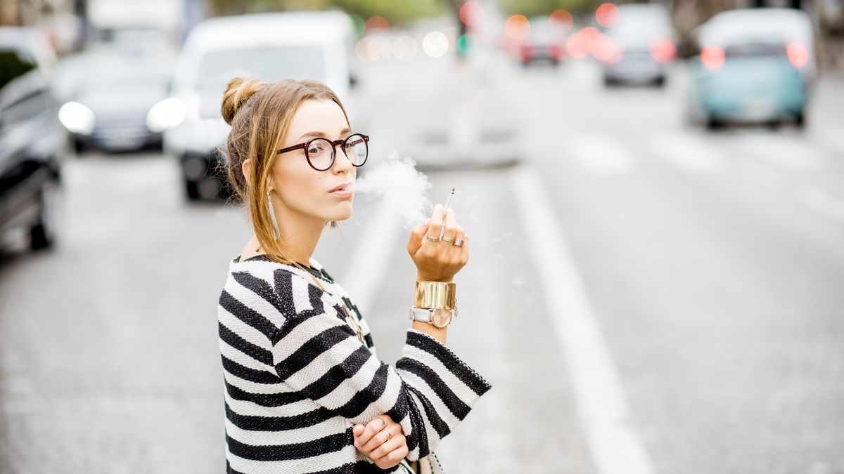 Cigareta v ulicích Turína se pěkně prodraží. Město zavádí přísný zákaz kouření